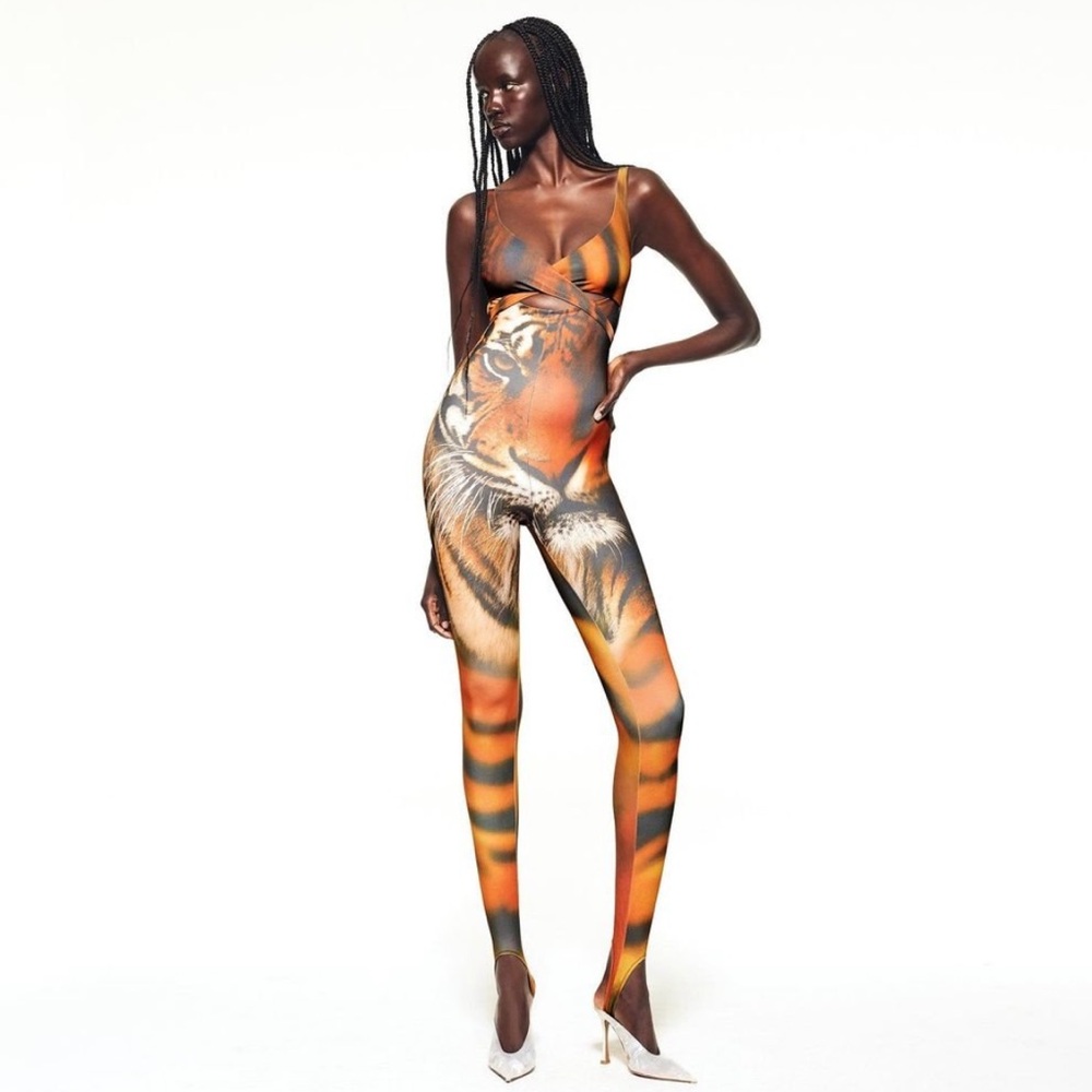 🔥NWT SKIMS x Roberto Cavalli Wrap Catsuit SMALL - Picture 4 of 9
